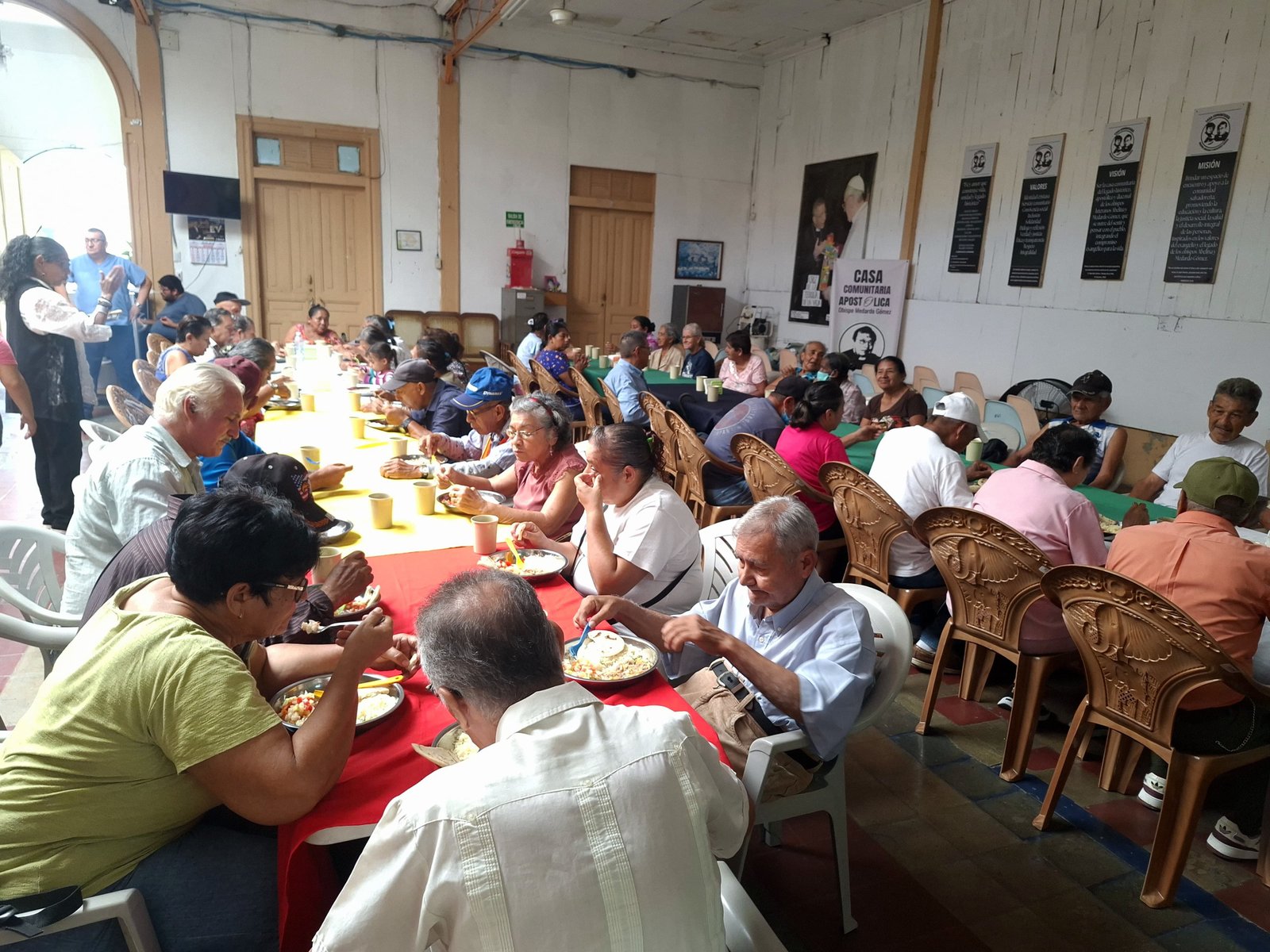 Convivencia durante el segundo día del comedor comunitario